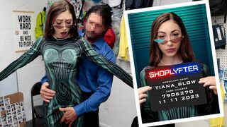 Η άγρια φαντασίωση της Τιάνα Μπλόου γίνεται πραγματικότητα με έναν εξωγήινο πούτσο