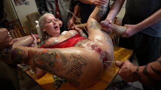 Μοιραστείτε την κοπέλα σας με τα ξαδέρφια σας - Monster Cock Gang (Μέρος 4)