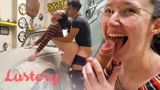 Χαριτωμένοι ερασιτέχνες που πηδιούνται στο γκαράζ άγρια