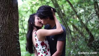 Άγρια πίπα και σκληρό γαμήσι στο δάσος