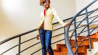 Μαύρο ερασιτεχνικό κάστινγκ για φωτογραφία γραφείου σκληρά σκατά ο μεγάλος παραγωγός πουλί