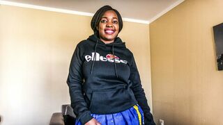 Αφρικανική φοιτήτρια που ψάχνει για δουλειά για τις σπουδές της