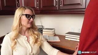 Καυτή 40 Τζούλια Ρόμπι και ο νεαρός