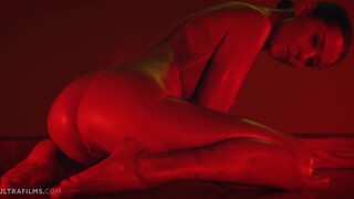 Καταπληκτική κοριτσίστικη σύφιλη δείχνει εξαιρετικό σώμα και αυνανίζεται