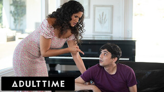 Η άτακτη μητριά διδάσκει σε ένα περίεργο θετό παιδί ένα μάθημα