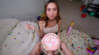 Η Brooke Tilli παίρνει μια ξεχωριστή τούρτα