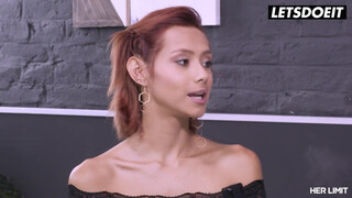 ΤΟ ΟΡΙΟ ΤΗΣ - Η Veronica leal ψεκάζει τα πάντα