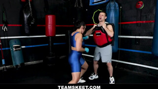 Λίγο γαμήσι μετά την προπόνηση kickboxing