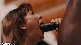 Η Cherie DeVille το παίρνει στο λαιμό