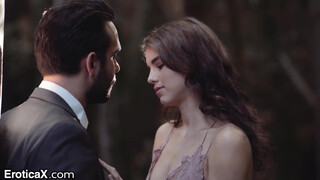 EroticaX - Η Έλλη παίρνει μαθήματα σεξ από τη δασκάλα της