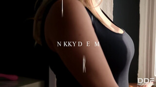 HLAF - Η Nikky Dream παίζει με τα συναισθήματα των πιστών των ποδιών