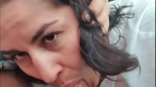 kathalina παίρνει πίπα από το φίλο της στο αυτοκίνητο