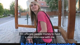 Η Κάτια πήρε το λεωφορείο από τη στάση του λεωφορείου