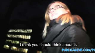 PublicAgent - η ξανθιά φοιτήτρια αφήνει επίσης τον εαυτό της να φύγει