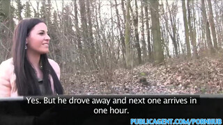 Δημόσιος Πράκτορας - Η Eveline Dellai και ο "πράκτορας" με τη μικρή ουρά