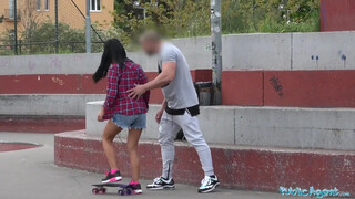 Δημόσιος υπάλληλος - Apolonia Lapiedra και ο φίλος της