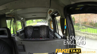 FakeTaxi μουνί που πρόκειται να γίνει πορνοστάρ δείχνει τι μπορεί να κάνει